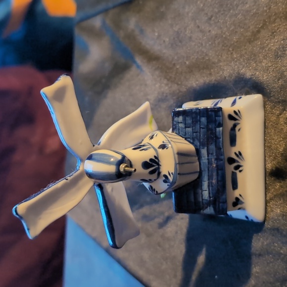 AVAILABLE - Decorative Windmill & Kissing couple. 6" - Picture 4 of 6